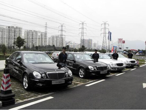 成都豪景租车弯道超车 逆袭成都租车市场